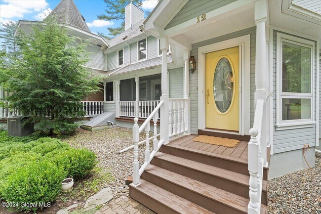 Building Photo - 12 Vallera Rd