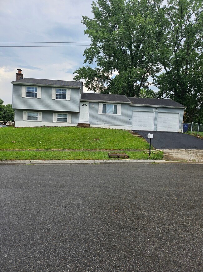 Primary Photo - 2551 Niantic Dr
