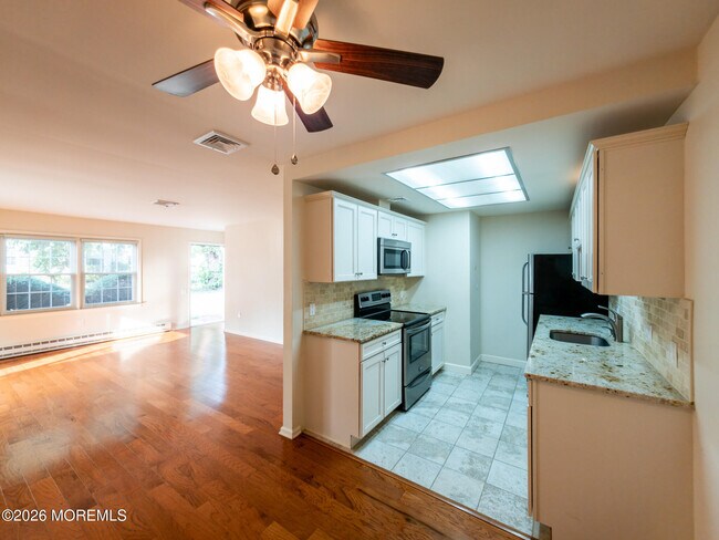 Building Photo - 227A Manchester Ln