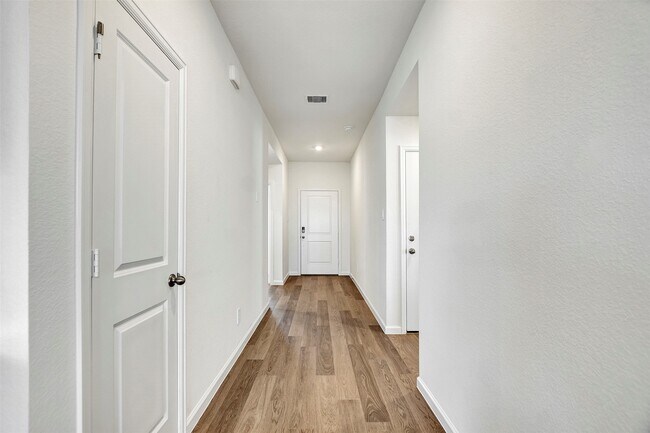 Building Photo - 1718 San Jacinto Dr
