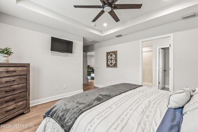 Building Photo - 243 Dahlia Falls Dr