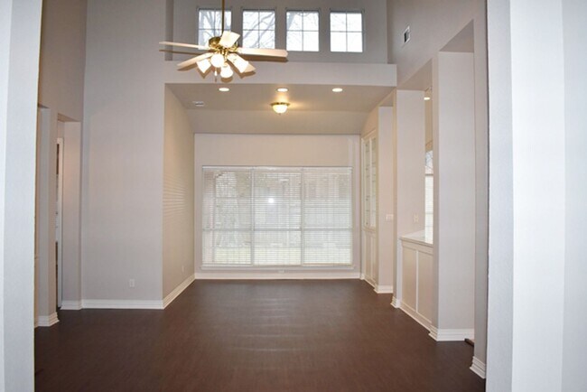 Building Photo - 516 Arcadia Dr