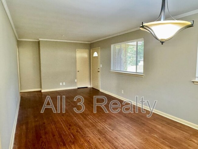 Building Photo - 320 Green Ridge Rd