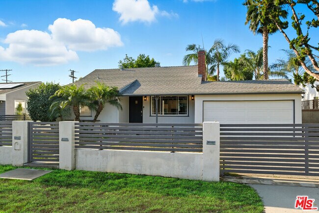 Building Photo - 12512 Hatteras St