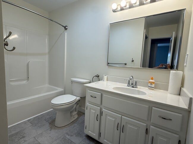 Building Photo - 801 Sunview Dr NW