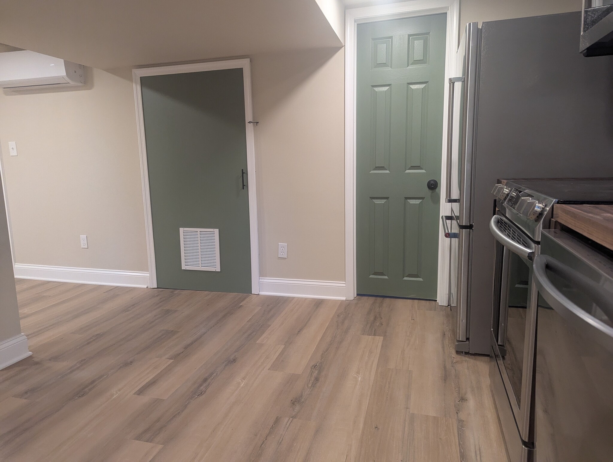 Living room - 6504 Hansford St