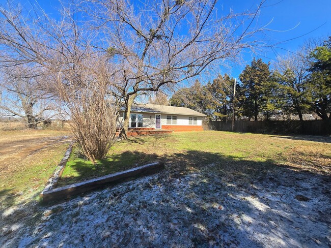 Building Photo - 3 Bedroom 2 Bath home in Shawnee!