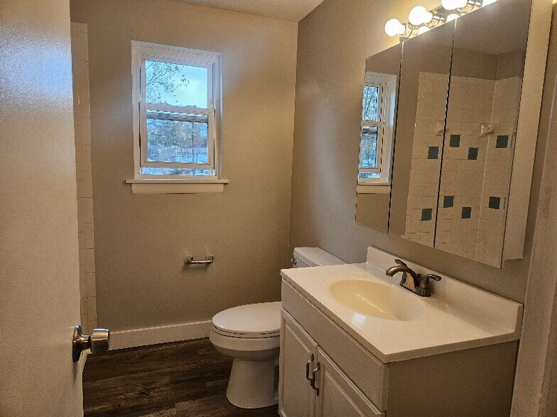 Building Photo - 608 Sunflower Dr