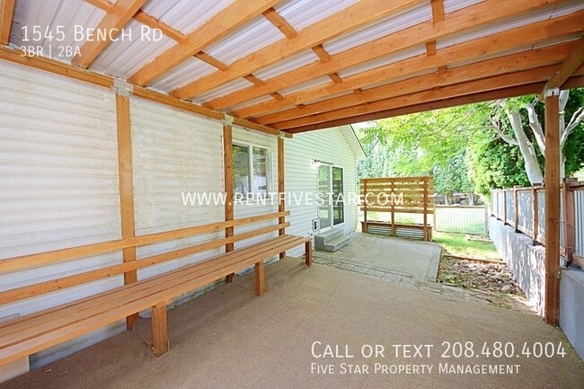 Building Photo - 1545 Bench Rd