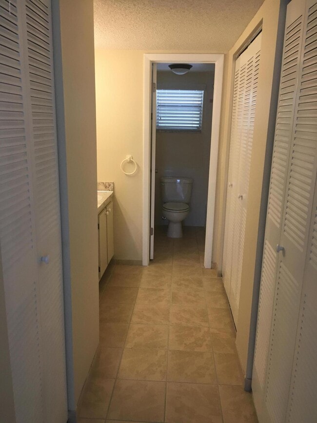 Building Photo - 3025 Thrush Dr