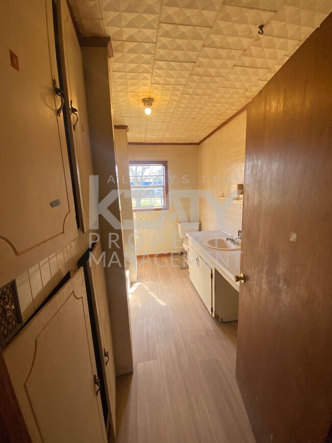 Building Photo - 3 bedroom, 2 bathroom home available in Ne...