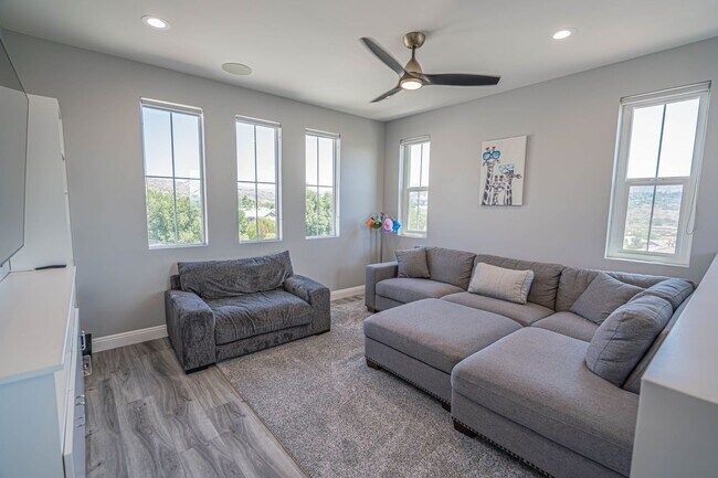 Building Photo - Spectacular 5-Bedroom Home with Pool, RV P...