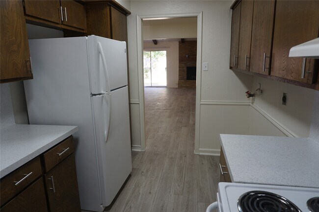 Building Photo - 1913 Normal Park Dr