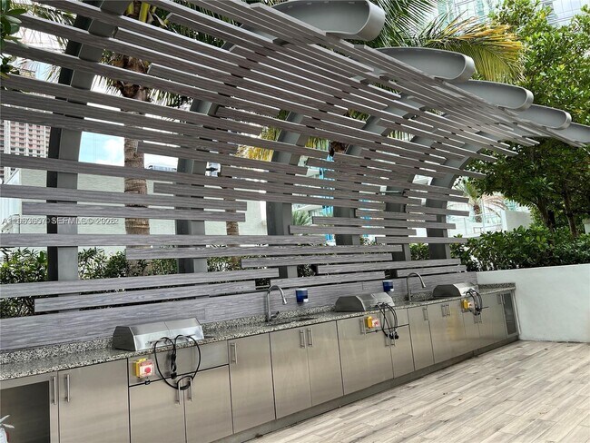 Building Photo - 851 NE 1st Ave