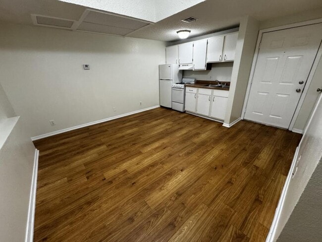 Building Photo - 130 E Central Ave