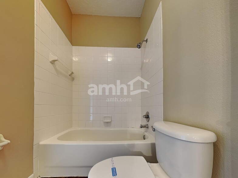 Building Photo - 9705 Bennington Chase Dr