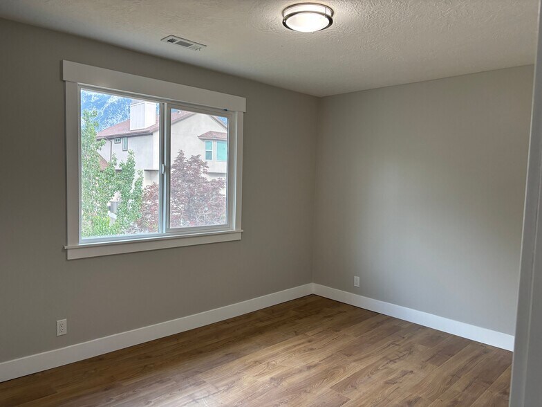 Building Photo - 9185 S Quail Hollow Dr