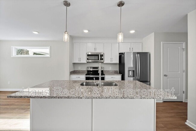 Building Photo - 839 Cumberland Dr