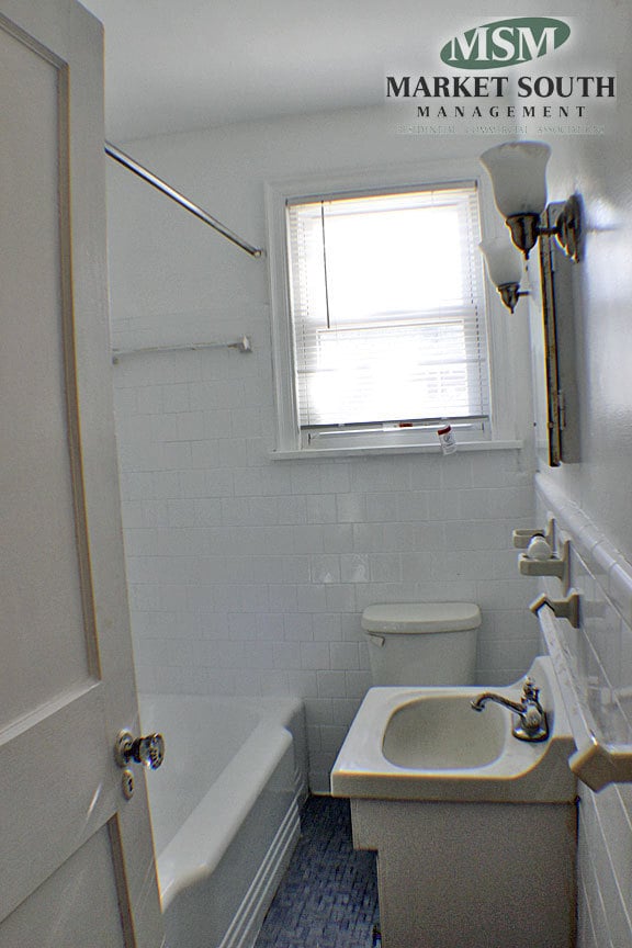 Building Photo - 212 E 46th St
