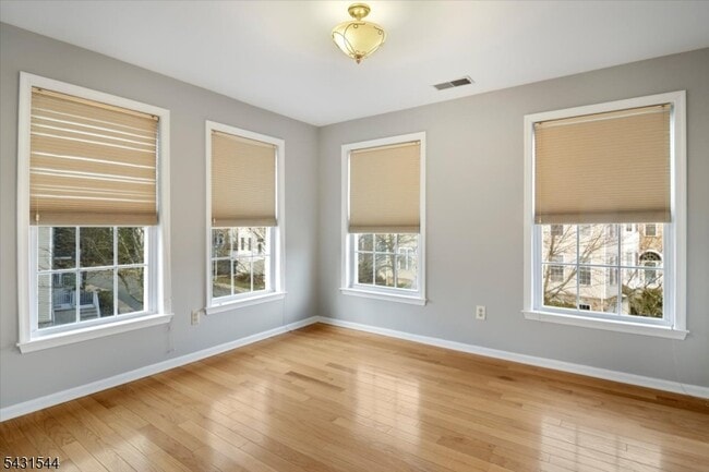 Building Photo - 145 Arrowgate Dr