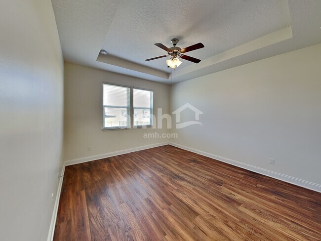 Building Photo - 3298 Roundabout Dr