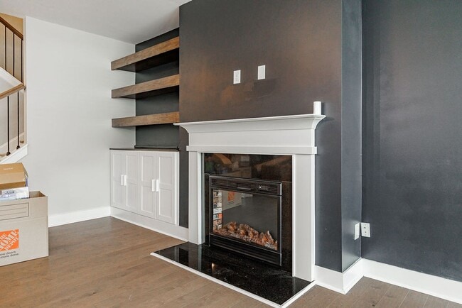 Building Photo - Townhome Available Now in the Towns of Aub...