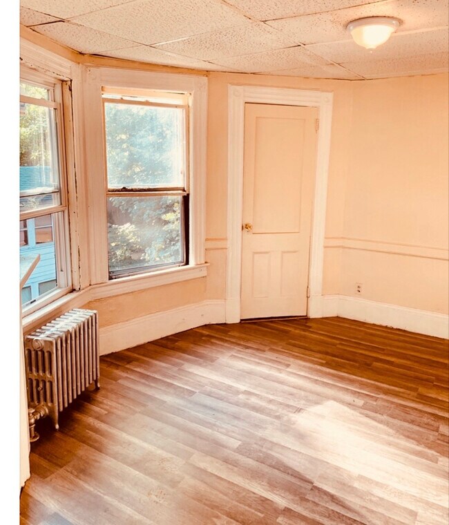 Building Photo - 144 Lawrence St