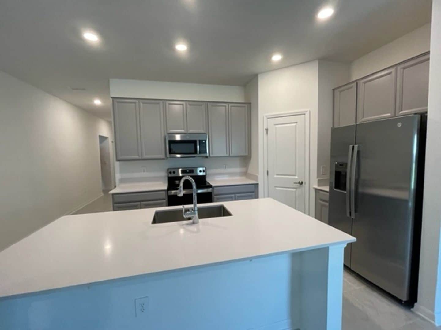 Building Photo - 844 Ofanto Wy