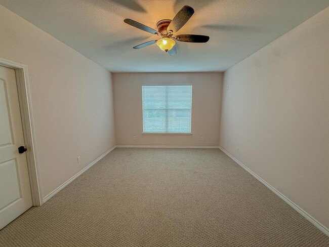 Building Photo - 300 Western Sky Trail