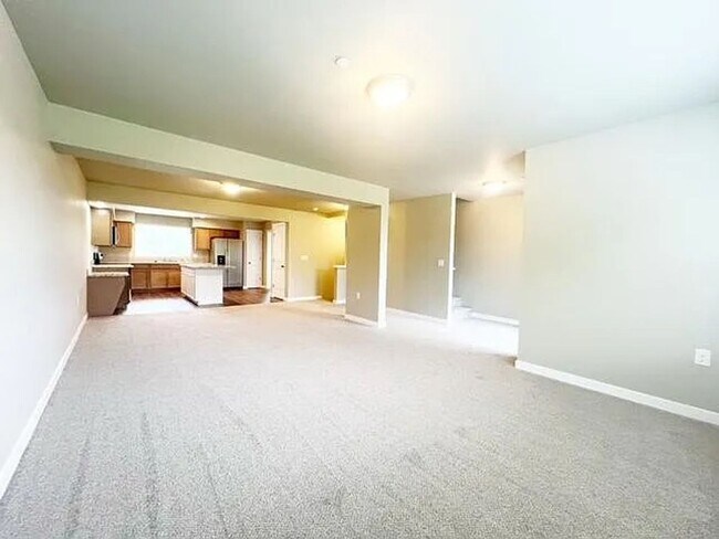 Building Photo - Modern 3BR / 2.5BA Townhome in Port Orchard – Spacious, Bright, and Conveniently Located
