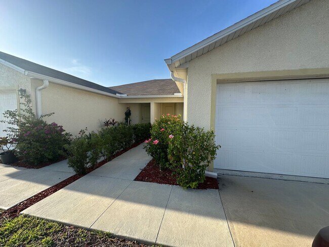 Building Photo - Beautiful 2 Bedroom 2 Bath