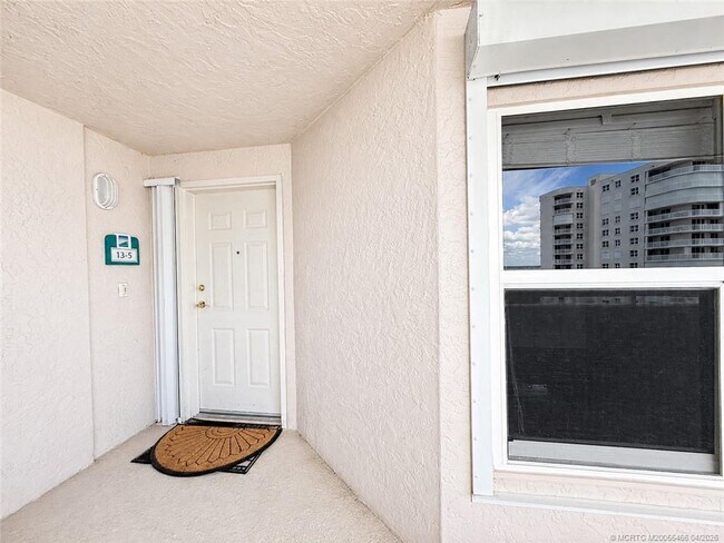 Building Photo - 5051 N Hwy A1A