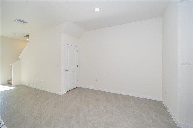 Building Photo - 16642 Maude Dr