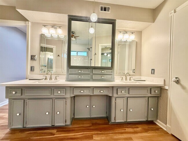 Building Photo - 5231 Alamosa Ln