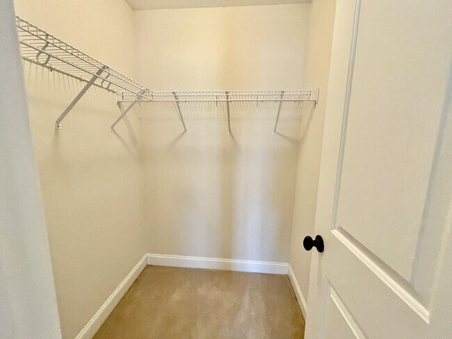 Building Photo - 4 Bed, 2 Bath Nest With Pool In Mariner's Pointe