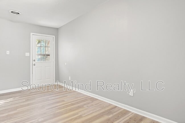 Building Photo - 111 Fox Den Ct