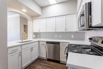 Building Photo - 320 Jackson Hill St