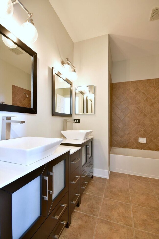 Building Photo - 982 Indigo Ct