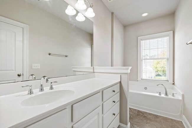 Building Photo - Charming and Move-In Ready 3BR Home | Prim...