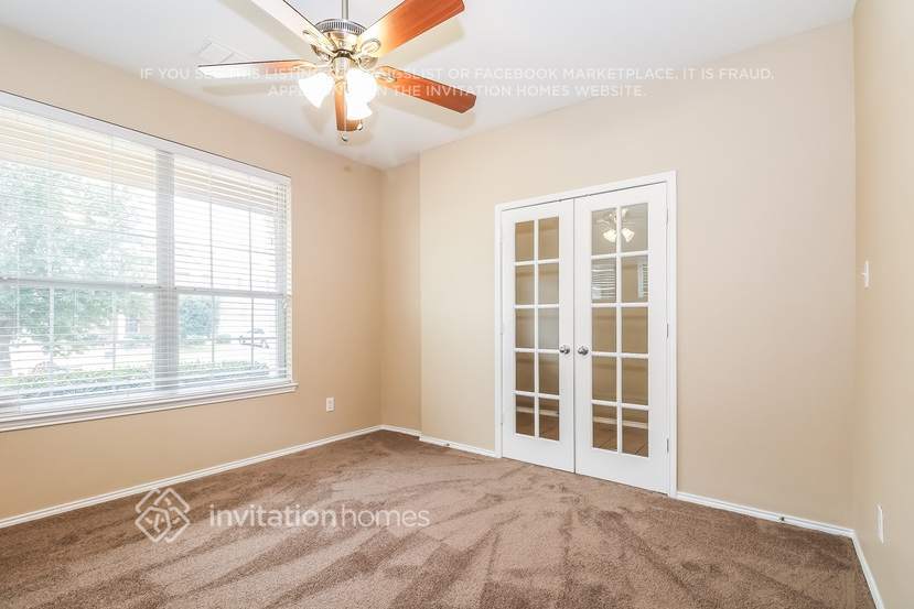 Building Photo - 15713 Landing Creek Ln
