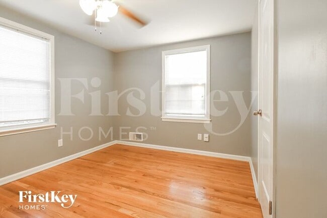 Building Photo - 9648 Roe Ave