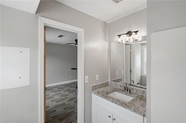 Building Photo - 218 Mill Creek Pl