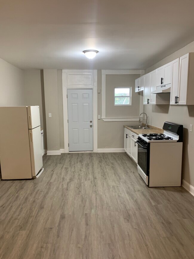 Building Photo - 1644 Ashburton St