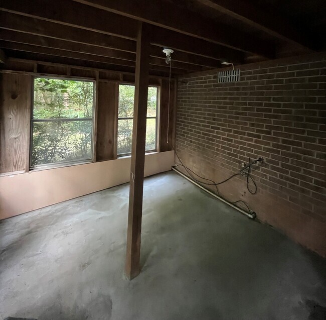 Potting shed / storage area - 440 Williamsburg Way