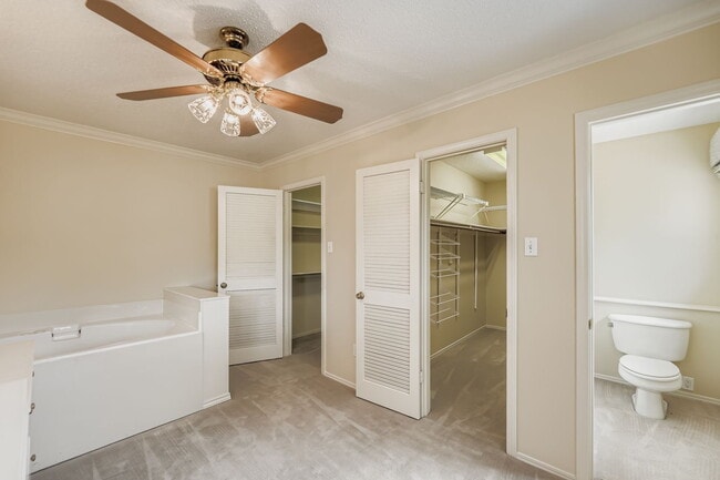 Building Photo - Spacious 3-Bed Townhome in Northwest Hills – Over 3,200 Sq Ft with Courtyard & 2-Car Garage