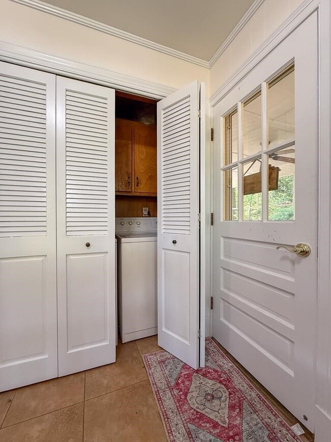 Building Photo - 35097 Hillsborough Dr