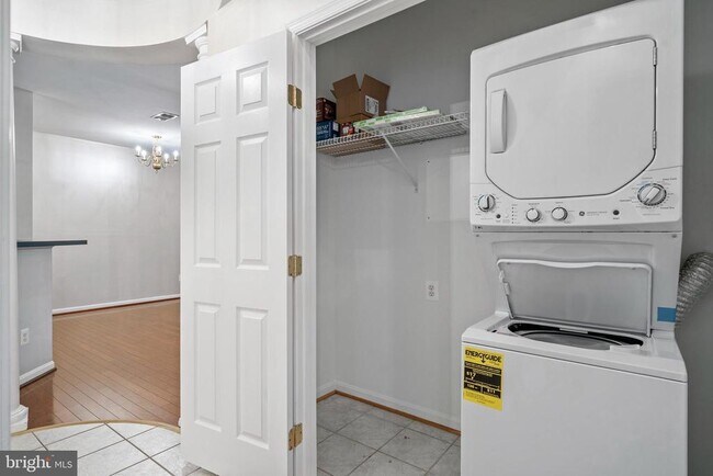 Building Photo - 1024 Leeward Way