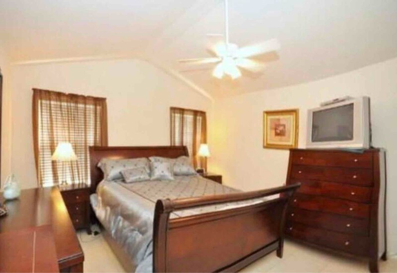 Building Photo - 9008 Gainsborough Dr