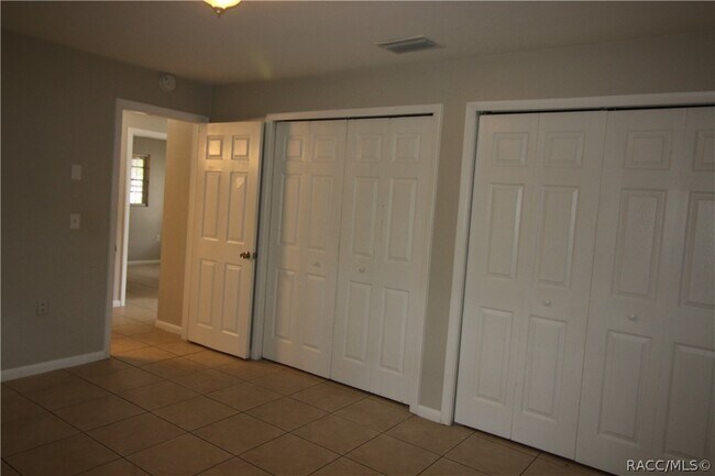 Building Photo - 13 S Washington St