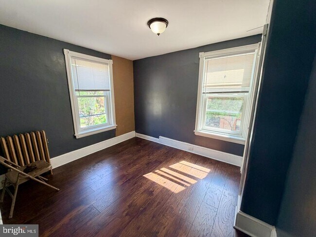 Building Photo - 400 W 3rd St